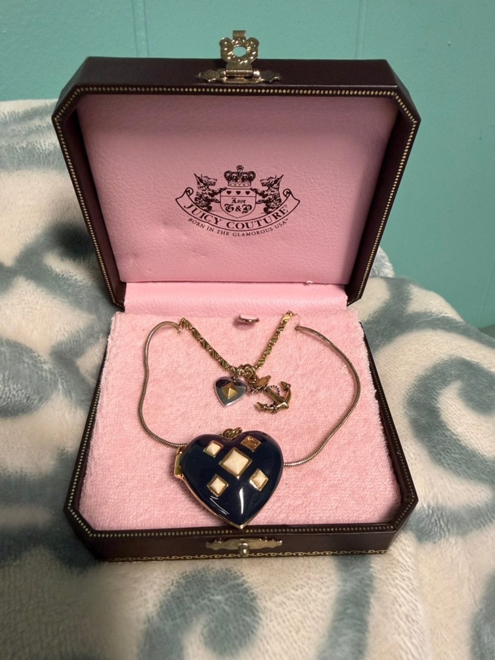 VINTAGE JUICY COUTURE NAVY & WHITE ENAMEL MULTI CHARM HEART LOCKET IN JUICY BOX